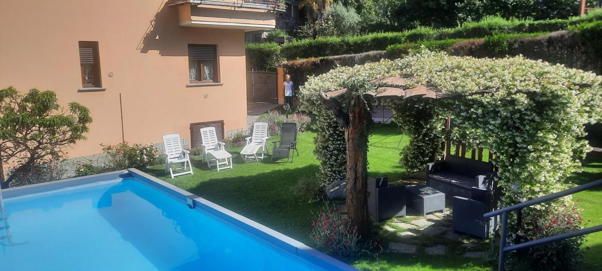 La Terrazza Casa Vacanza Carenno Exterior photo